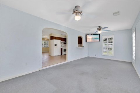 House in Sebastian, Florida 2 bedrooms, 103.96 sq.m. № 2395902 - photo 10