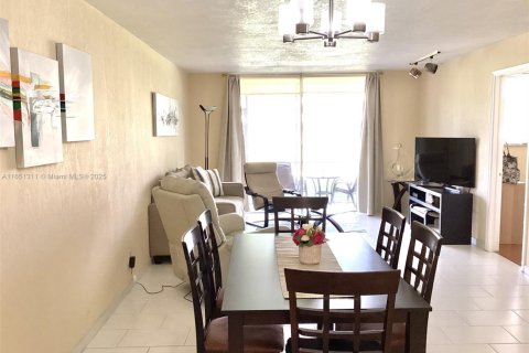 Condominio en venta en Pembroke Pines, Florida, 2 dormitorios, 108.7 m2 № 1333429 - foto 15
