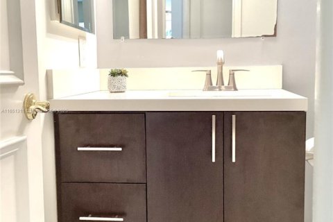 Condominio en venta en Pembroke Pines, Florida, 2 dormitorios, 108.7 m2 № 1333429 - foto 16