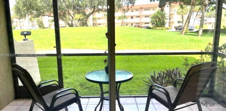 Condominio en Pembroke Pines, Florida, 2 dormitorios  № 1333429