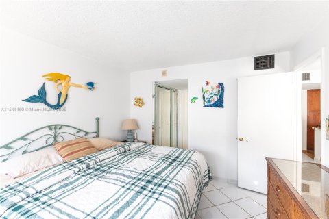 Condominio en venta en Miami Beach, Florida, 1 dormitorio, 61.22 m2 № 1046892 - foto 11