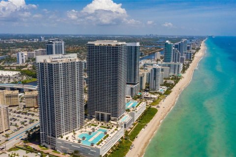 Condo in Hallandale Beach, Florida, 3 bedrooms  № 2052863 - photo 29