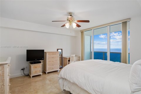 Condo in Hallandale Beach, Florida, 3 bedrooms  № 2052863 - photo 15
