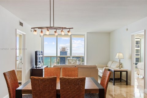 Condo in Hallandale Beach, Florida, 3 bedrooms  № 2052863 - photo 9