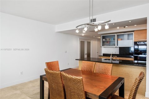 Condo in Hallandale Beach, Florida, 3 bedrooms  № 2052863 - photo 8
