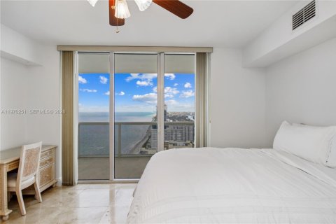 Condo in Hallandale Beach, Florida, 3 bedrooms  № 2052863 - photo 13