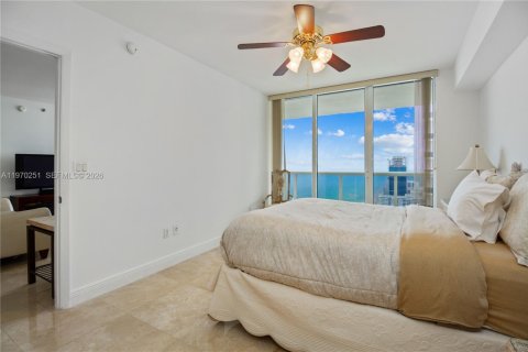 Condo in Hallandale Beach, Florida, 3 bedrooms  № 2052863 - photo 20
