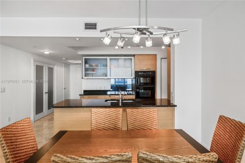 Condo in Hallandale Beach, Florida, 3 bedrooms  № 2052863 - photo 7