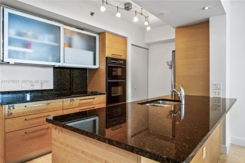 Condo in Hallandale Beach, Florida, 3 bedrooms  № 2052863 - photo 10