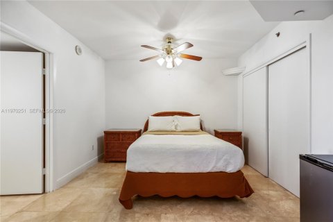 Condo in Hallandale Beach, Florida, 3 bedrooms  № 2052863 - photo 22