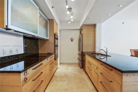 Condo in Hallandale Beach, Florida, 3 bedrooms  № 2052863 - photo 12