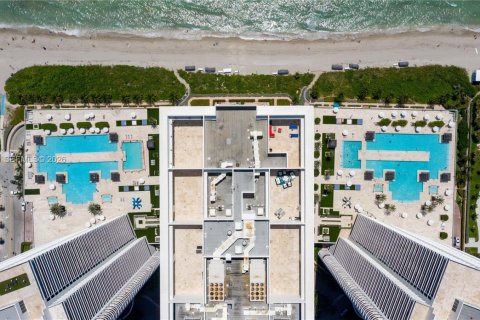 Condo in Hallandale Beach, Florida, 3 bedrooms  № 2052863 - photo 28