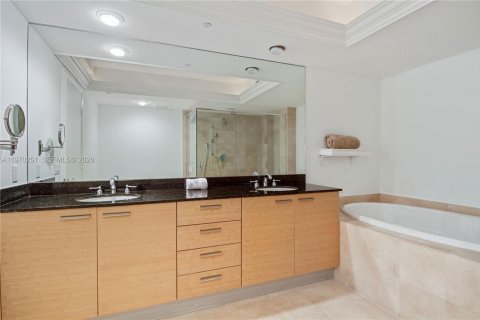 Condo in Hallandale Beach, Florida, 3 bedrooms  № 2052863 - photo 18