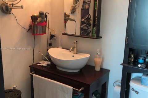 Купить кондоминиум в Майами, Флорида 1 спальня, 65.4м2, № 1955568 - фото 3