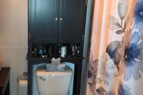 Купить кондоминиум в Майами, Флорида 1 спальня, 65.4м2, № 1955568 - фото 4