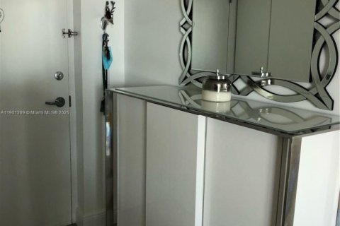 Купить кондоминиум в Майами, Флорида 1 спальня, 65.4м2, № 1955568 - фото 2