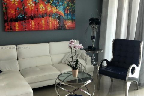 Купить кондоминиум в Майами, Флорида 1 спальня, 65.4м2, № 1955568 - фото 6