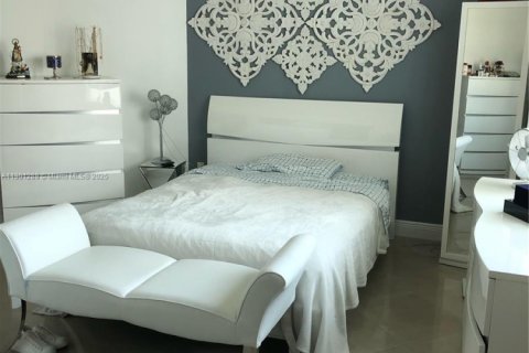 Купить кондоминиум в Майами, Флорида 1 спальня, 65.4м2, № 1955568 - фото 1