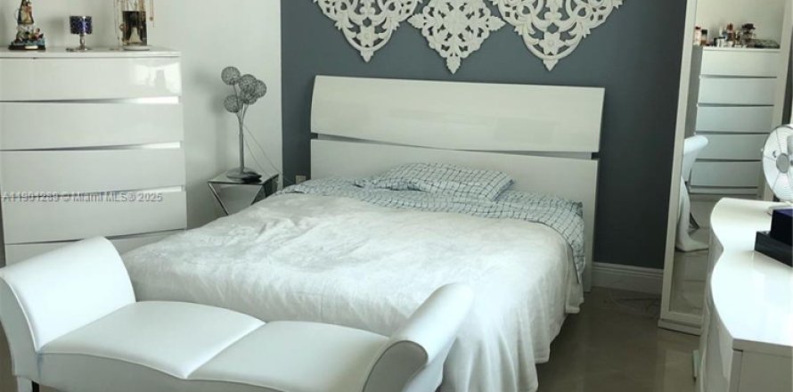 Кондоминиум с 1 спальней в Майами, Флорида № 1955568