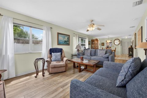 Condo in Saint Petersburg, Florida, 2 bedrooms  № 2155985 - photo 6