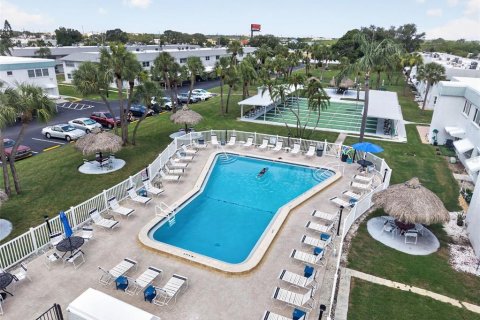 Condo in Saint Petersburg, Florida, 2 bedrooms  № 2155985 - photo 12