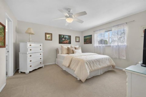 Condo in Saint Petersburg, Florida, 2 bedrooms  № 2155985 - photo 9