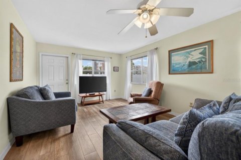 Condo in Saint Petersburg, Florida, 2 bedrooms  № 2155985 - photo 5