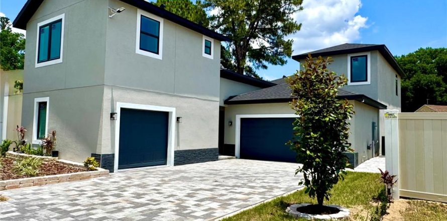 House in Orlando, Florida 5 bedrooms, 209.03 sq.m. № 1745384