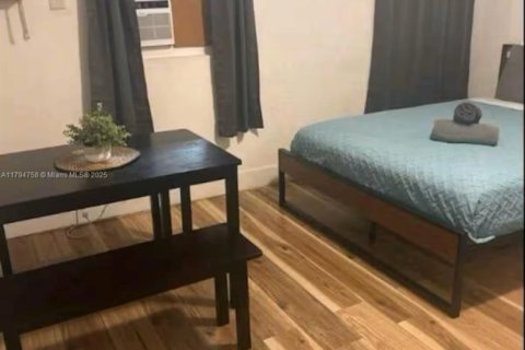 Villa ou maison à louer à Miami, Floride: 46.45 m2 № 2036996 - photo 3