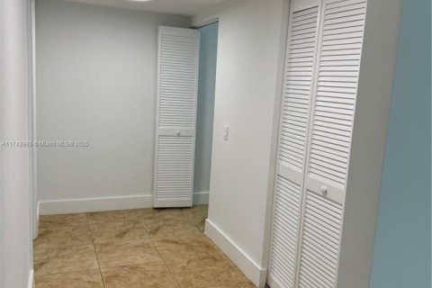 Купить кондоминиум в Майами, Флорида 2 спальни, 130.25м2, № 1966718 - фото 19