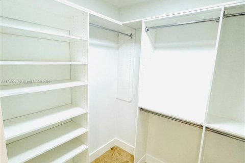 Купить кондоминиум в Майами, Флорида 2 спальни, 130.25м2, № 1966718 - фото 22