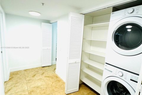 Купить кондоминиум в Майами, Флорида 2 спальни, 130.25м2, № 1966718 - фото 20