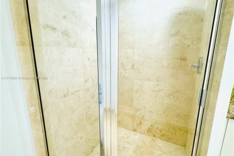 Купить кондоминиум в Майами, Флорида 2 спальни, 130.25м2, № 1966718 - фото 9