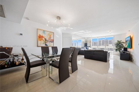 Copropriété à vendre à Aventura, Floride: 2 chambres, 101.36 m2 № 2270796 - photo 5