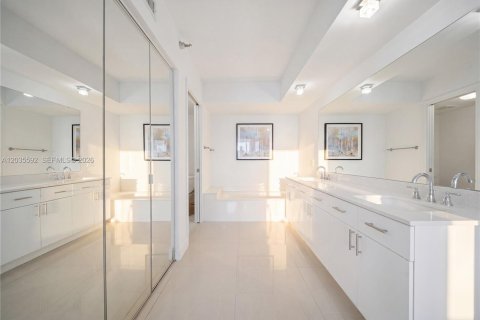 Copropriété à vendre à Aventura, Floride: 2 chambres, 101.36 m2 № 2270796 - photo 24