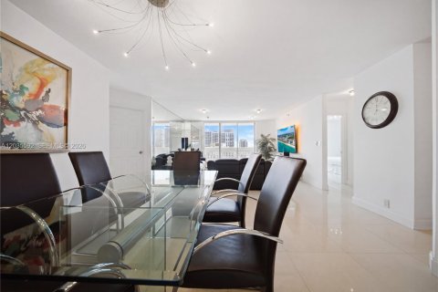 Copropriété à vendre à Aventura, Floride: 2 chambres, 101.36 m2 № 2270796 - photo 9