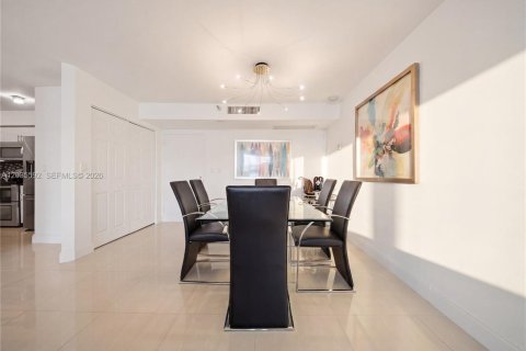 Copropriété à vendre à Aventura, Floride: 2 chambres, 101.36 m2 № 2270796 - photo 11