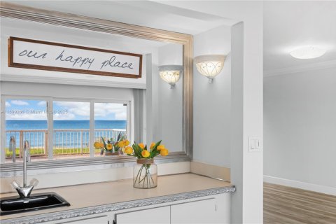 Adosado en alquiler en Hillsboro Beach, Florida, 2 dormitorios, 224.82 m2 № 1959441 - foto 9