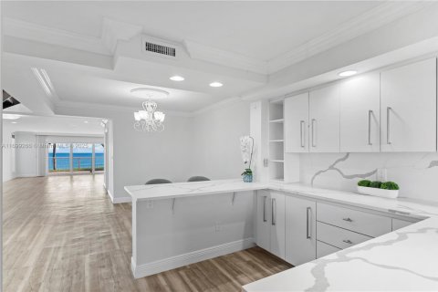 Adosado en alquiler en Hillsboro Beach, Florida, 2 dormitorios, 224.82 m2 № 1959441 - foto 1