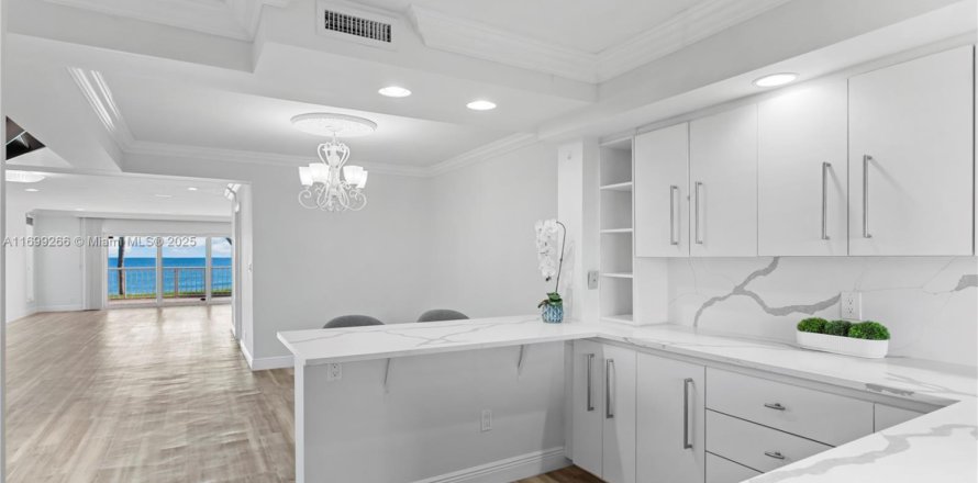 Adosado en Hillsboro Beach, Florida 2 dormitorios, 224.82 m2 № 1959441