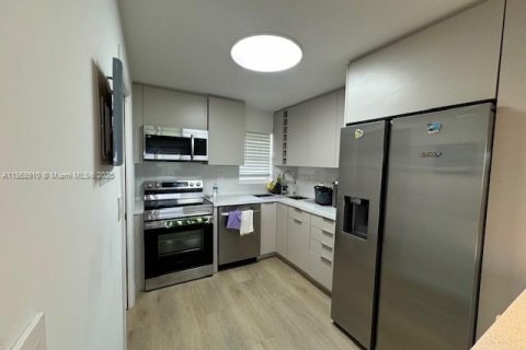 Condominio en venta en Pembroke Pines, Florida, 1 dormitorio, 74.32 m2 № 1979367 - foto 1