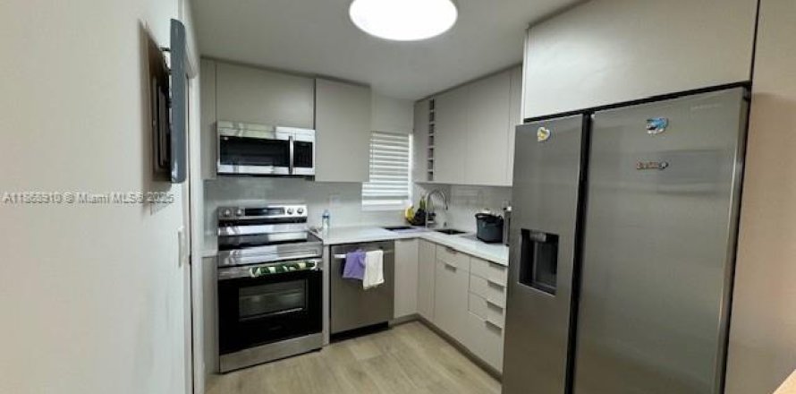 Estudio en el Condominio en Pembroke Pines, Florida № 1979367