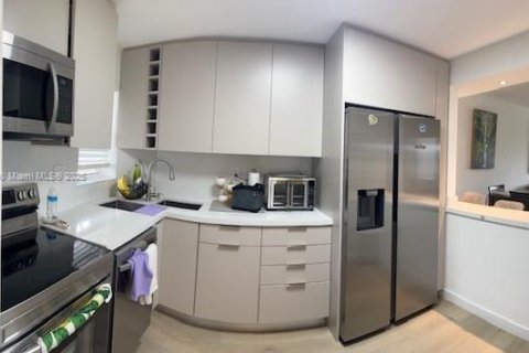 Condominio en venta en Pembroke Pines, Florida, 1 dormitorio, 74.32 m2 № 1979367 - foto 12