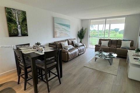 Condominio en venta en Pembroke Pines, Florida, 1 dormitorio, 74.32 m2 № 1979367 - foto 20