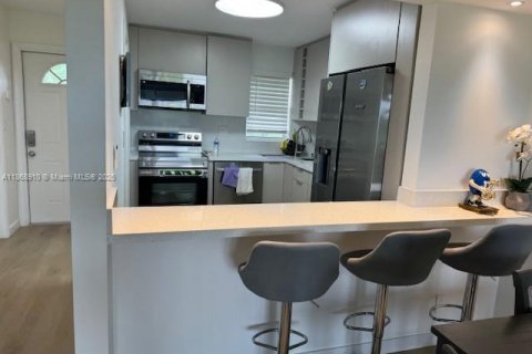 Condominio en venta en Pembroke Pines, Florida, 1 dormitorio, 74.32 m2 № 1979367 - foto 14