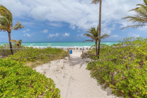 Condo in Hallandale Beach, Florida, 1 bedroom  № 2052770 - photo 10