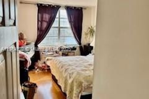 Condo in Hallandale Beach, Florida, 1 bedroom  № 2052770 - photo 17