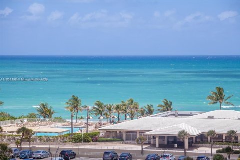 Condo in Hallandale Beach, Florida, 1 bedroom  № 2052770 - photo 8