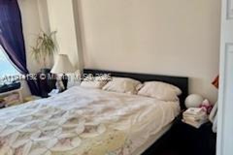 Condo in Hallandale Beach, Florida, 1 bedroom  № 2052770 - photo 18