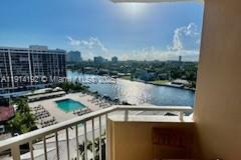 Condo in Hallandale Beach, Florida, 1 bedroom  № 2052770 - photo 14